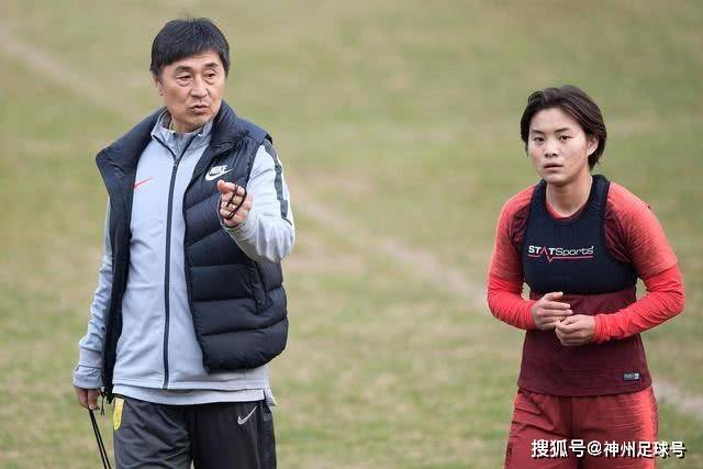 罗马以2500万欧元签下莫拉并持有买断权 福法纳交易仍待定